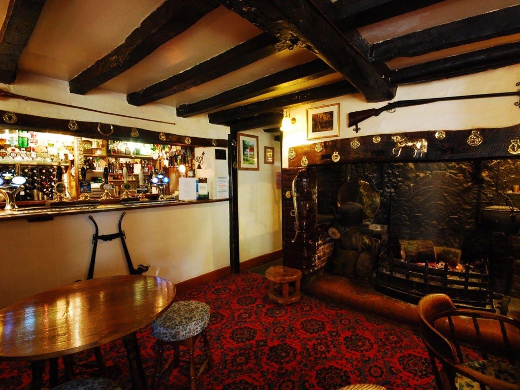 The Hatchet Inn Chute Eksteriør bilde